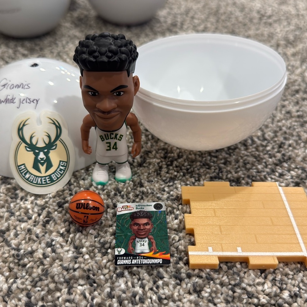 Zuru NBA Ballers 5 Surprise mystery figure, Giannis Antetokounmpo, Mil. Bucks